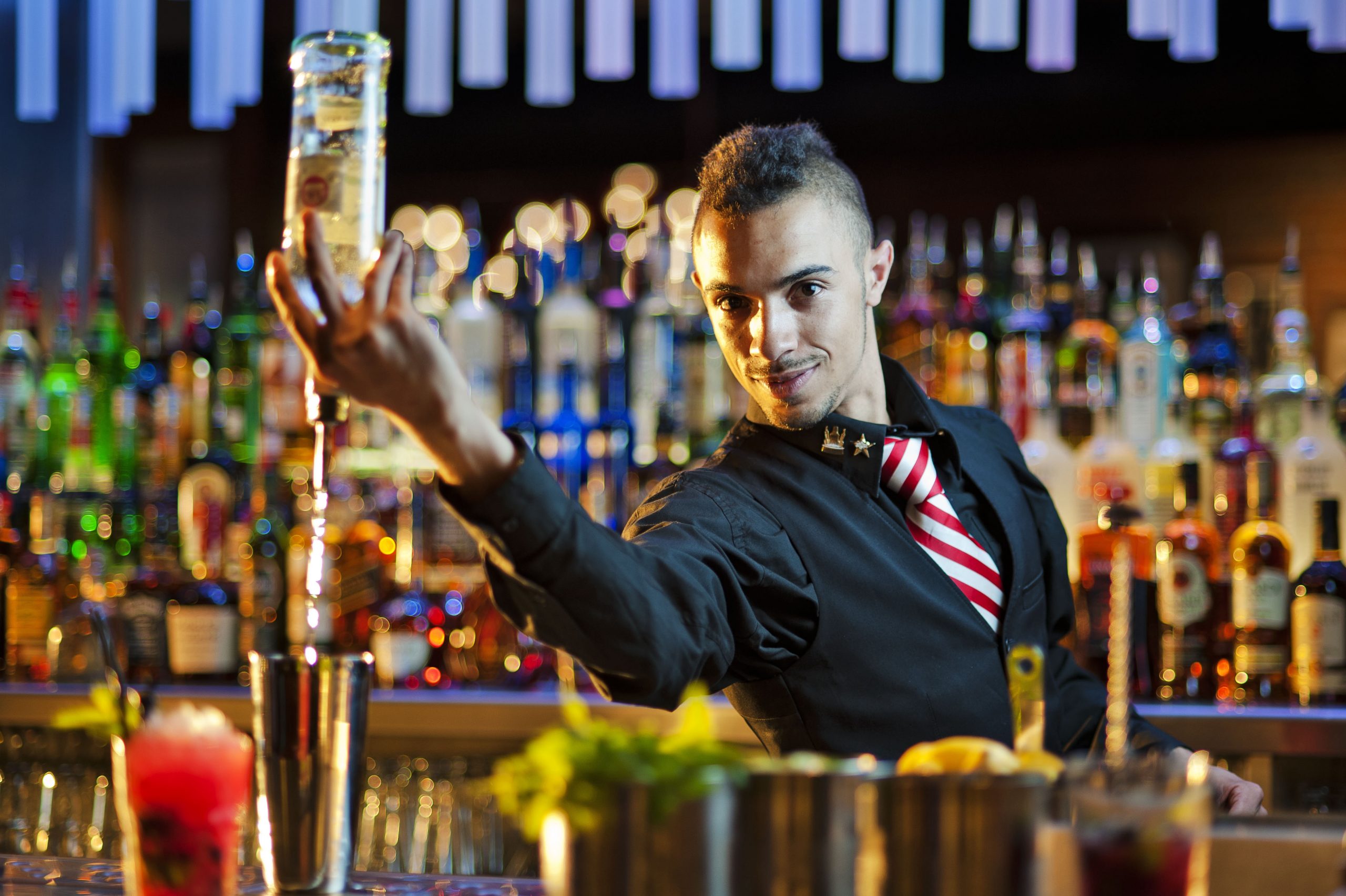 Nghề Bartender là gì? Cần có tố chất gì để trở thành Bartender chuyên